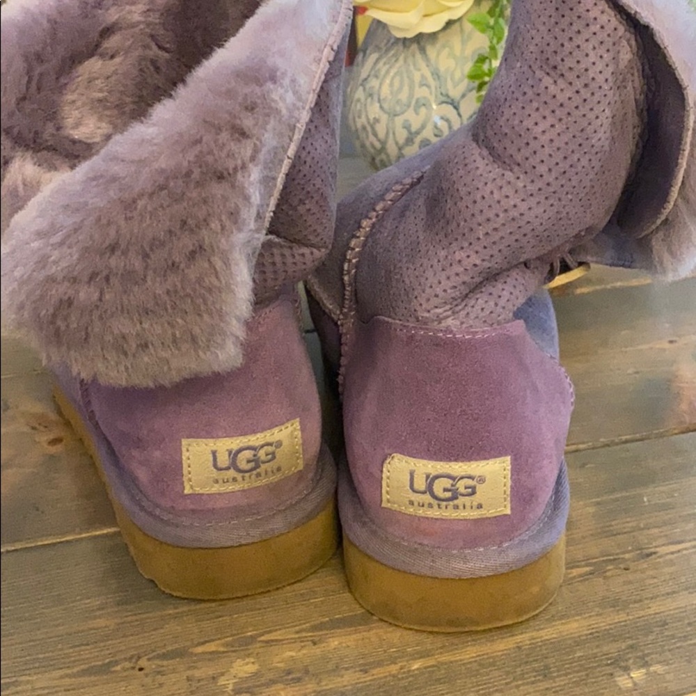 Short Ugg boot with side buttons - Picture 2 of 4